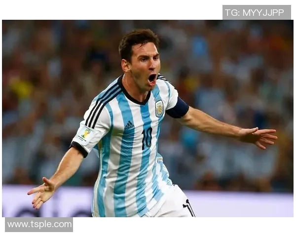 足球场上的传奇人物球王之称的明星如何塑造自己的辉煌历史